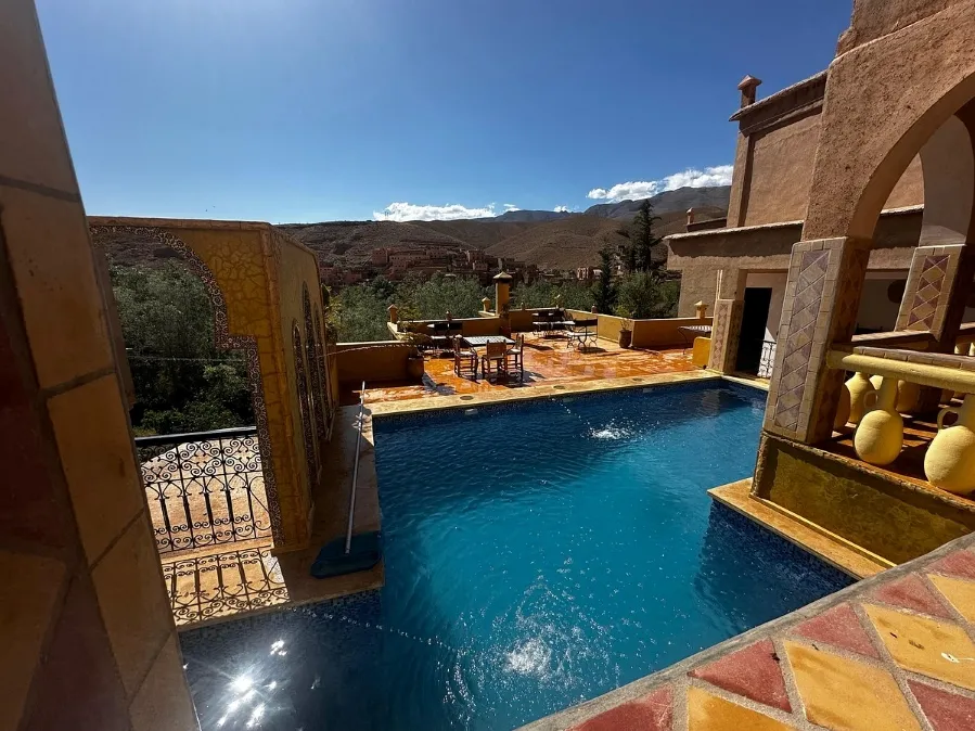 Architecture de la kasbah du Maroc, mettant en valeur son design traditionnel dans le cadre de L'Expérience du Grand Sud.